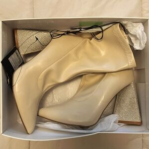 New Cream Leather Pointy Boots with Heel Forever21